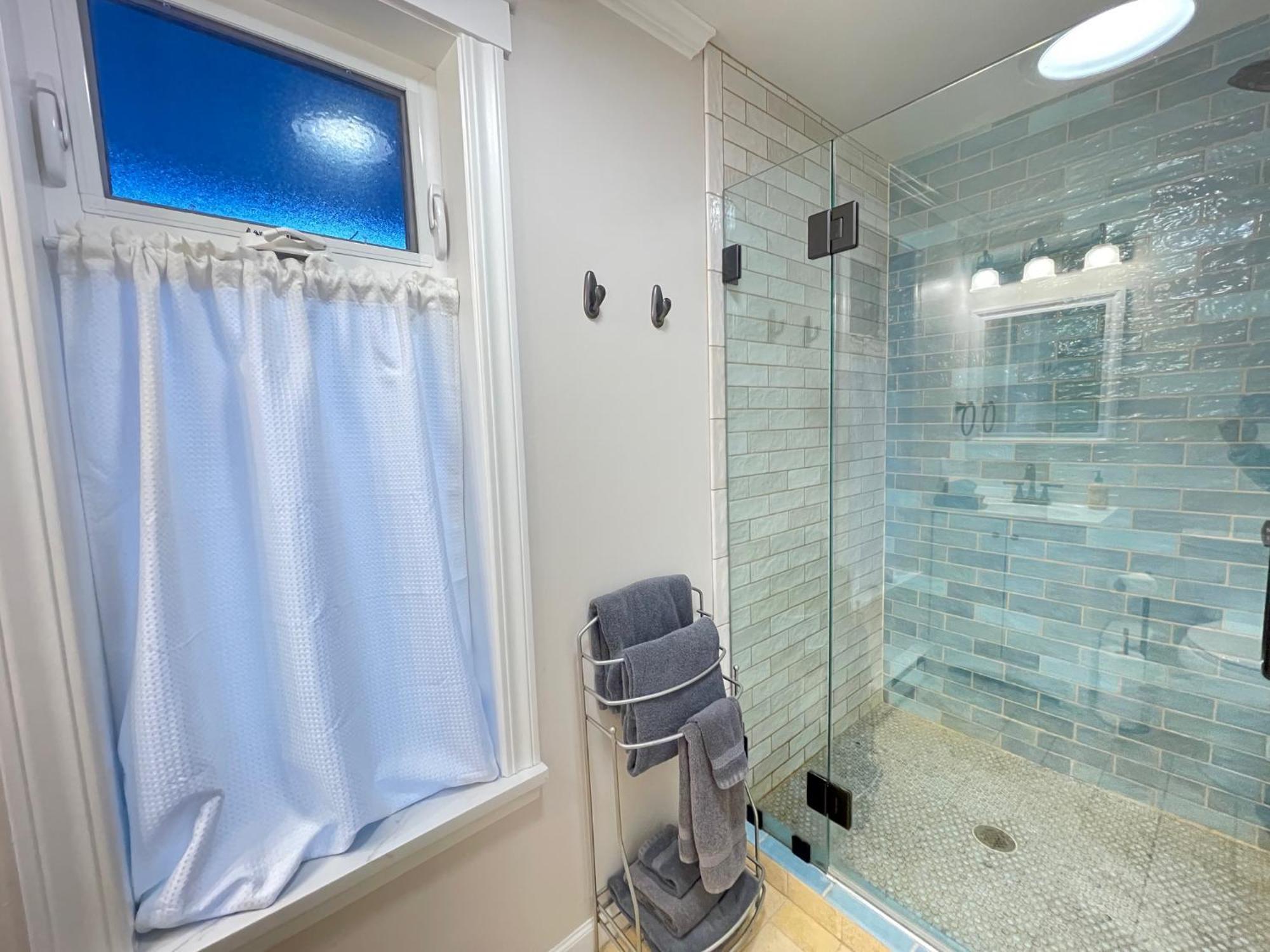 Puget Sound Chic Romantic Cottage With Private Beach Access & Gated Entry Port Ludlow Eksteriør bilde